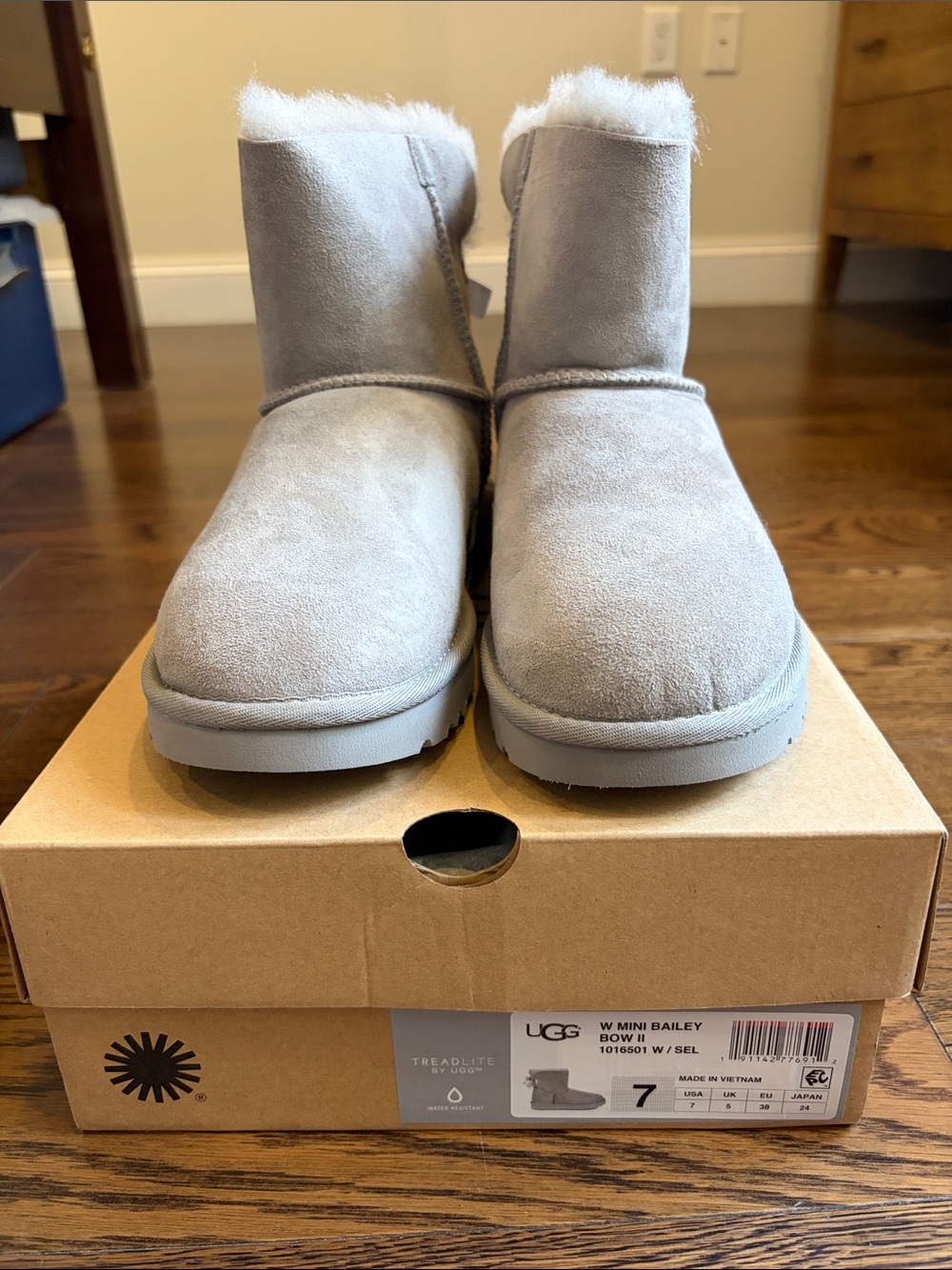 UGG Mini Bailey Bow II Boots – Women’s Size 7 (Gray) - Brand New